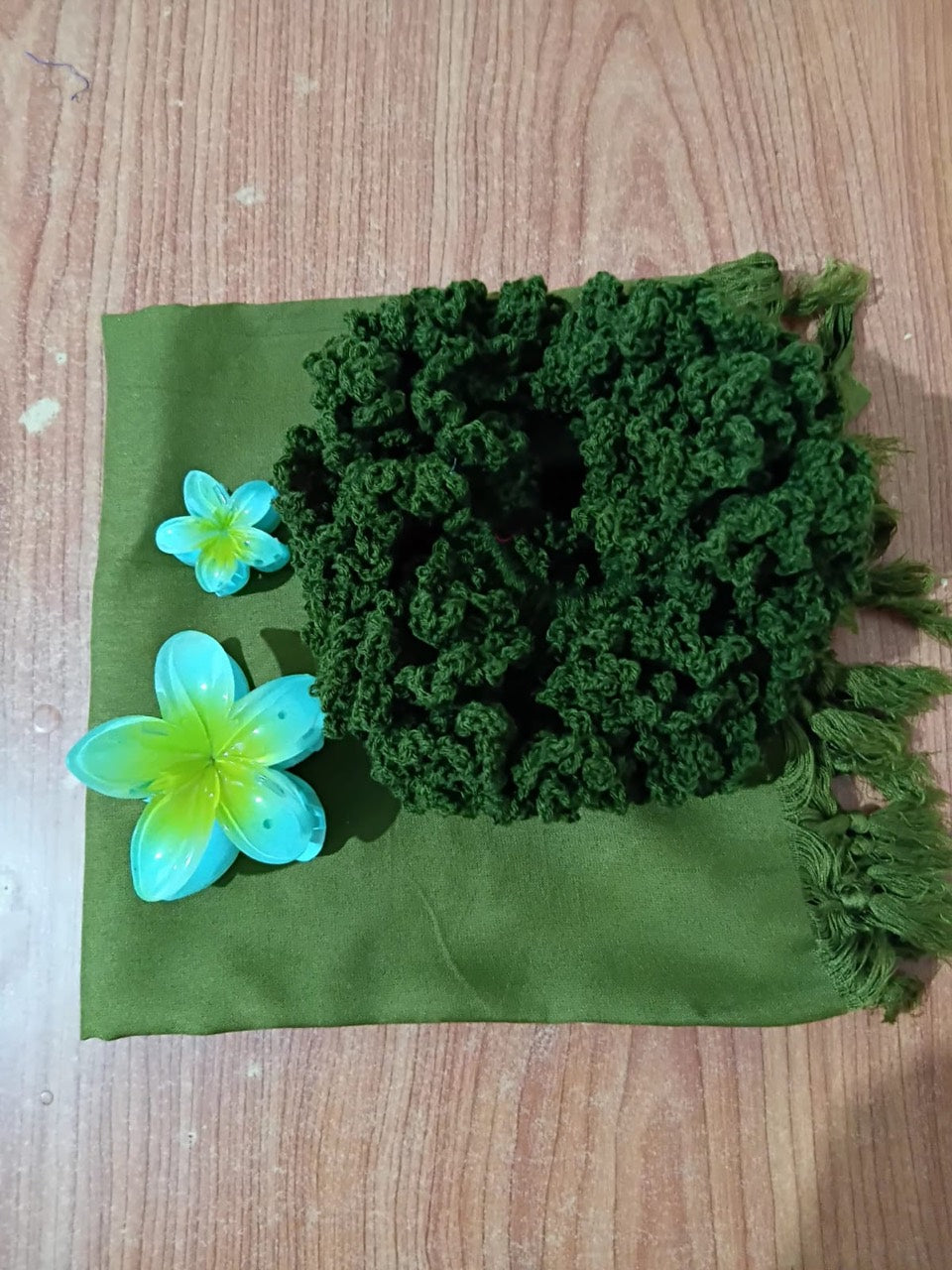 Dark green scarf scrunchie and turquoise flower hair clips set