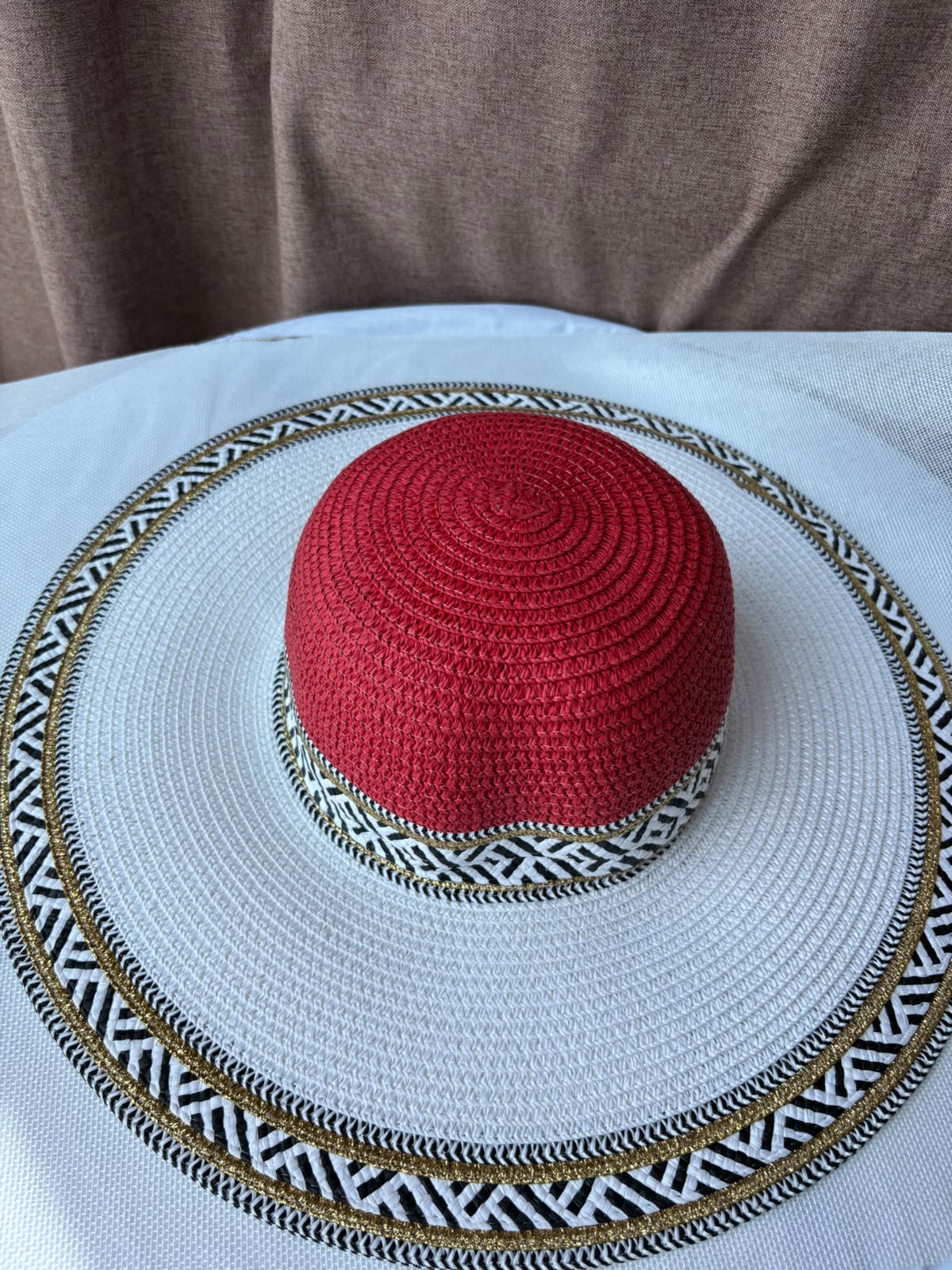Sahara woven sun hat in red and cream