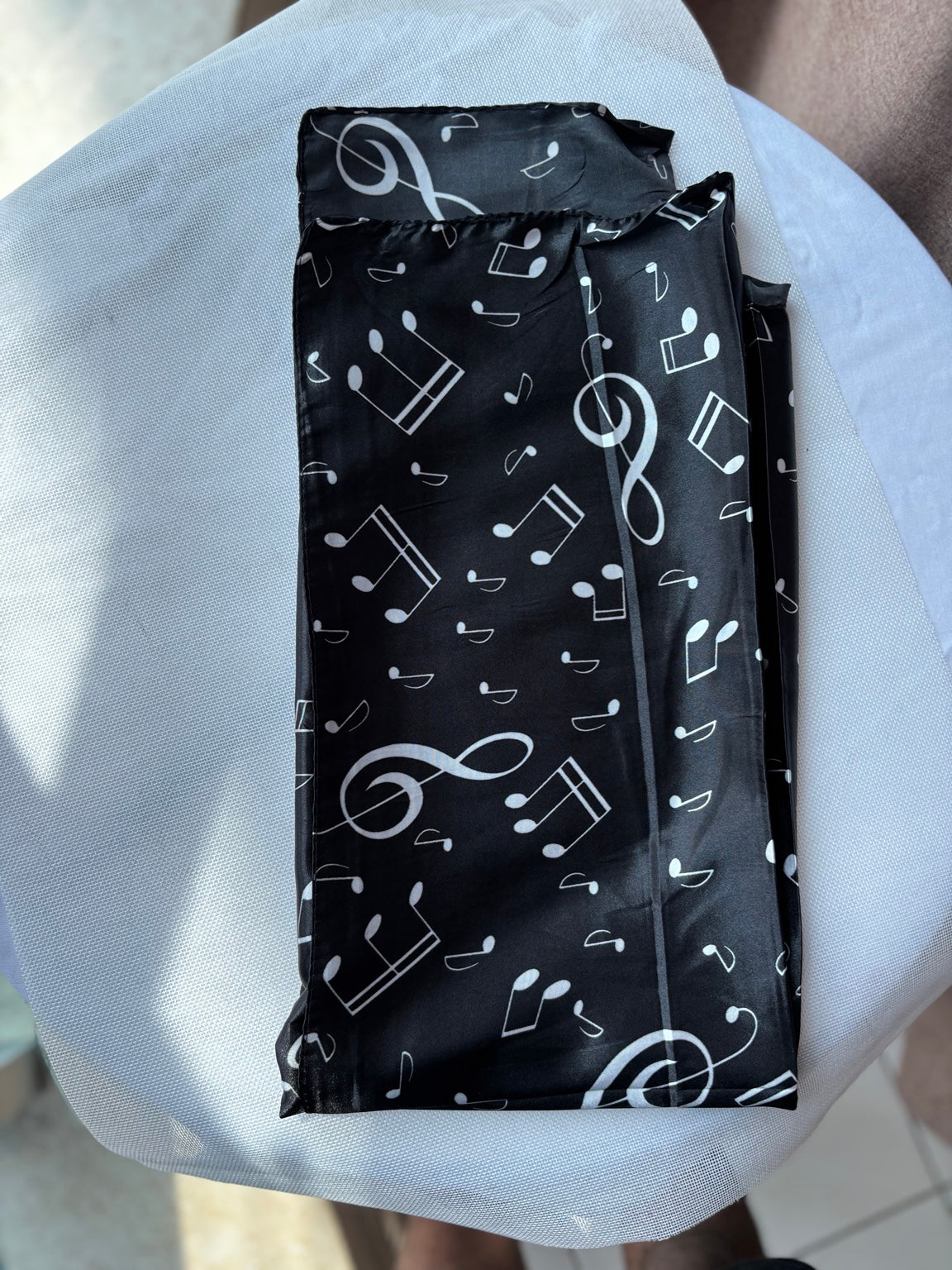 Monochrome music-note print silk scarf